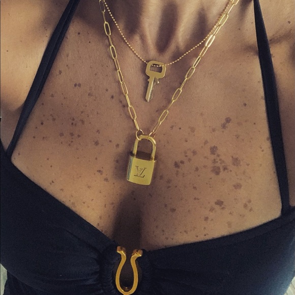 Beautiful LV Original Lock & Key Chain Set✨🤩 - Picture 2 of 8